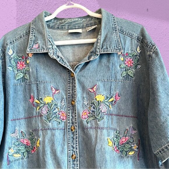 Vintage cottagecore denim shirt with embroidery - Picture 2 of 7
